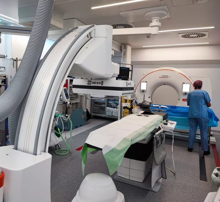 El nou tomògraf computat instal·lat en una de les sales de l'àrea d'intervencionisme del Trueta