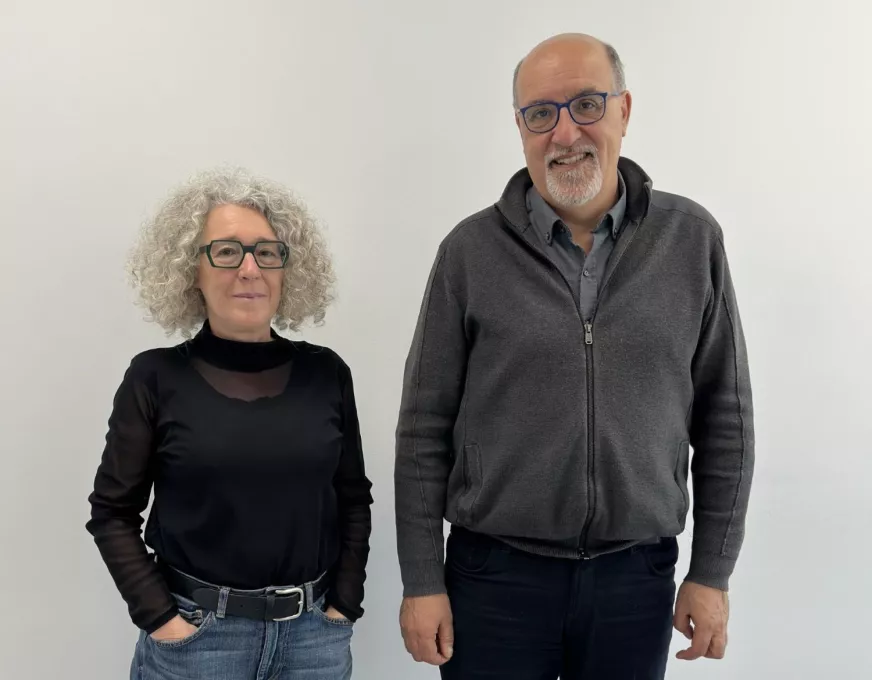 El doctor Ramon Brugada, acompanyat per Cristina Masanés