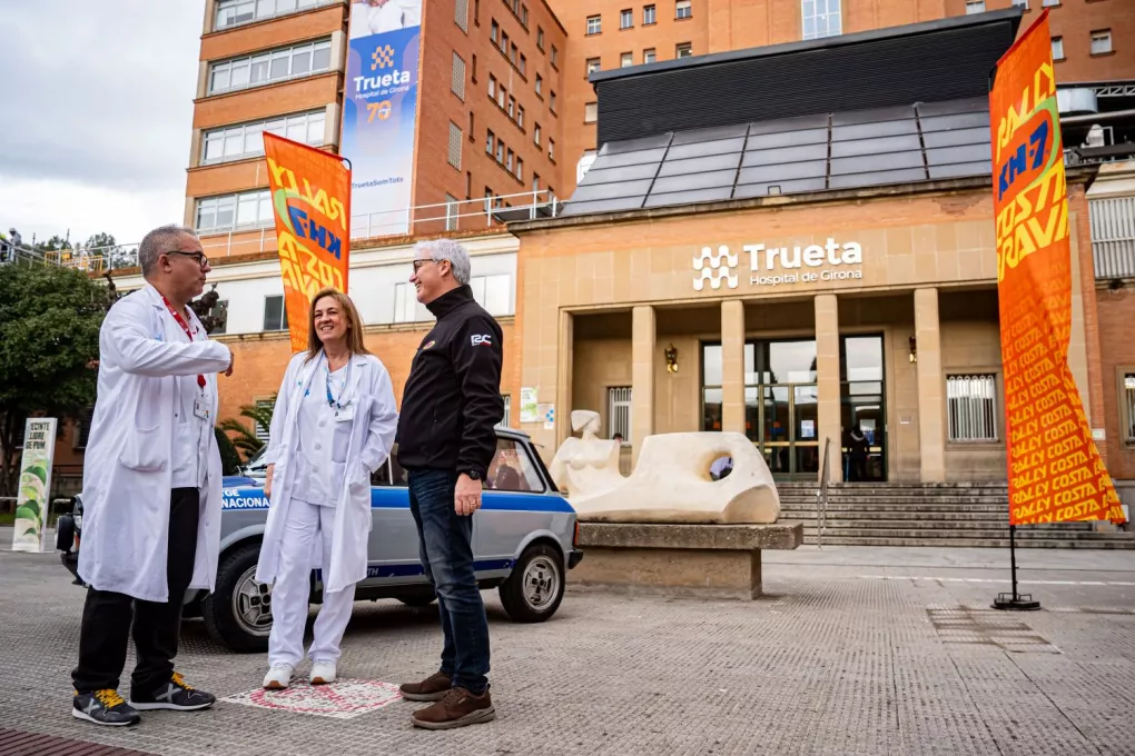 Representants del Servei de Cardiologia de l'Hospital Trueta i de Rally Classics durant la presentació de l'acord.