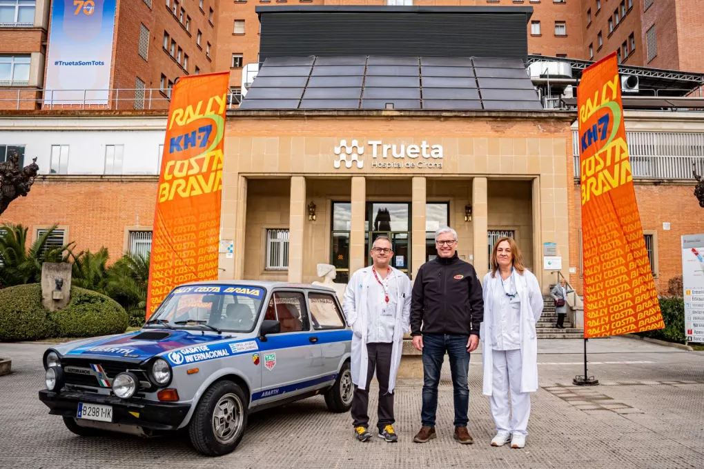 Representants del Servei de Cardiologia de l'Hospital Trueta i de Rally Classics durant la presentació de l'acord.