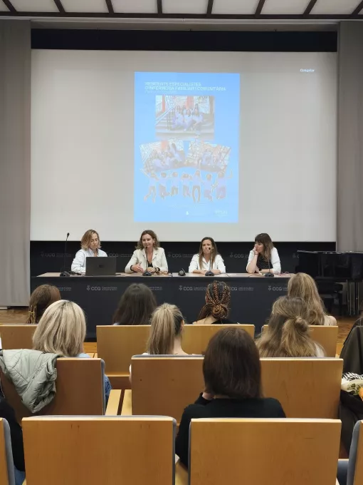 Imatge de l'acte de cloenda de la promoció 2024/26  de residents especialistes en Infermeria Familiar i Comunitària.