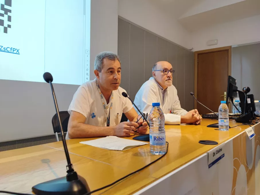 Els doctors Antoni Castro i Ramon Brugada durant la jornada d'insuficiència cardíaca