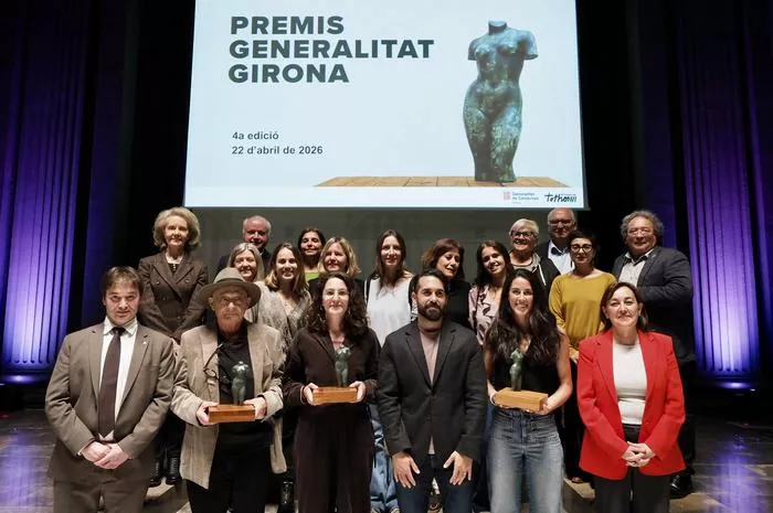 Conjunt de persones guardonades als premis Generalitat Girona de 2026, amb representants de l'ESCAPP-GI