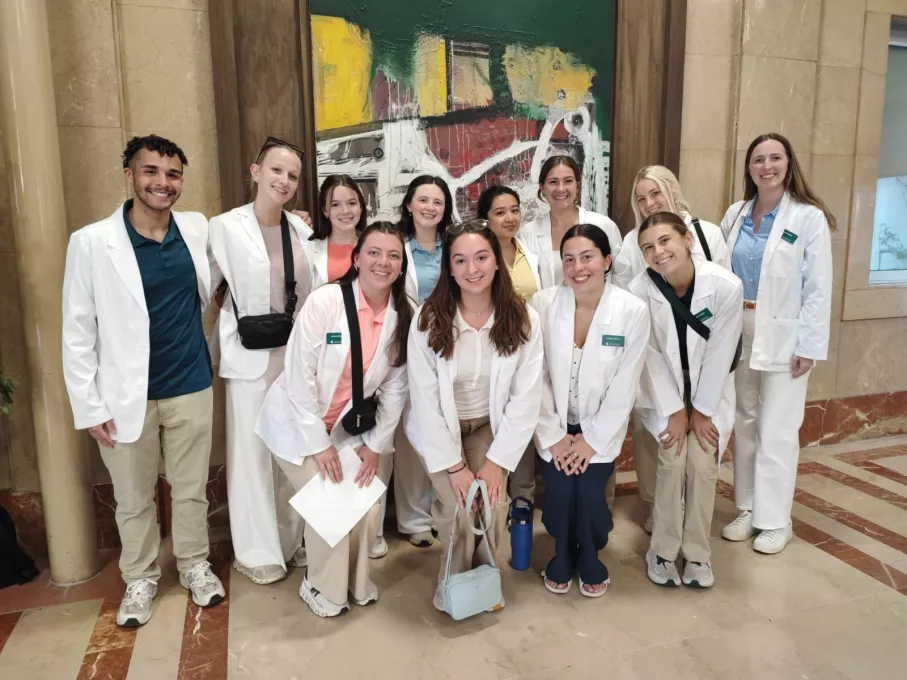 Representació d’estudiants de la Universitat Estatal de Michigan durant l'estada formativa a l’Hospital Trueta.