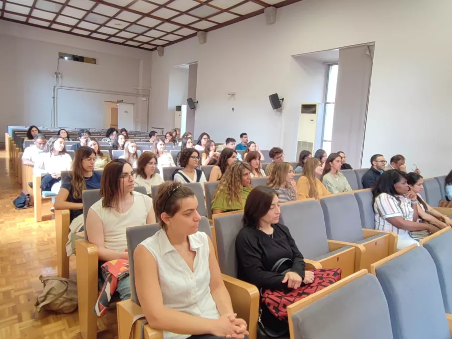 Nous residents d'atenció primària i comunitària de l'ICS Girona durant l'acte d'acollida 2026
