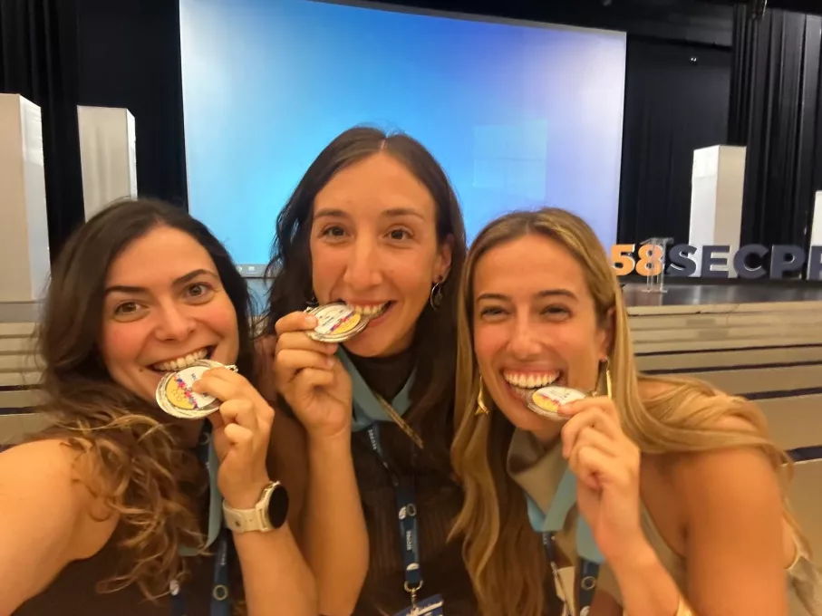 Les tres residents del Servei de Cirurgia Plàstica del Trueta participants en l'olimpíada de l'especialitat.