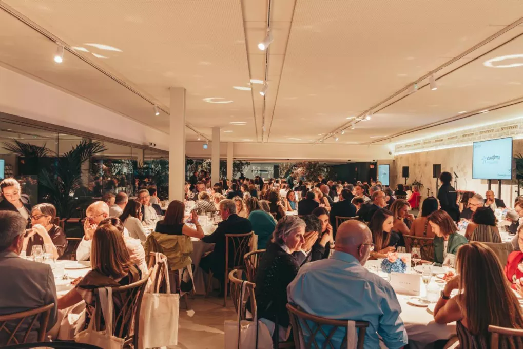 Assistents al Sopar solidari dels 70 anys del Trueta celebrat a l'espai Esperit Roca