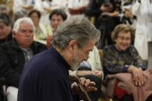 Jordi Savall durant el concert a l'edifici de Consultes Externes de l'Hospital Trueta de Girona