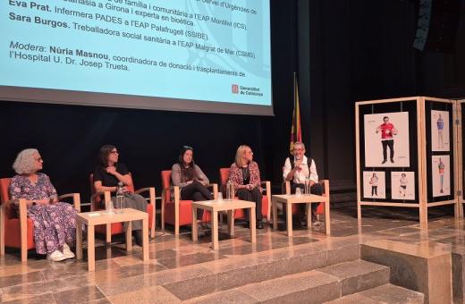 Diferents persones participen en una taula rodona durant la jornada  de donació i trasplantaments a la Regió Sanitària de Girona.