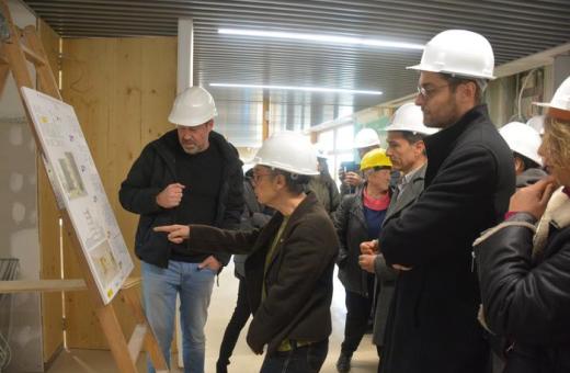 La consellera de Salut de la Generalitat Olga Pané observa els treballs del nou CAP d'Olot