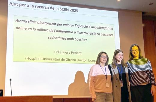 Acte d'entrega de la beca de la Societat Catalana d'Endocrinologia i Nutrició a l'estudi impulsat per les doctores del Trueta Lídia Riera i Sílvia Mauri.