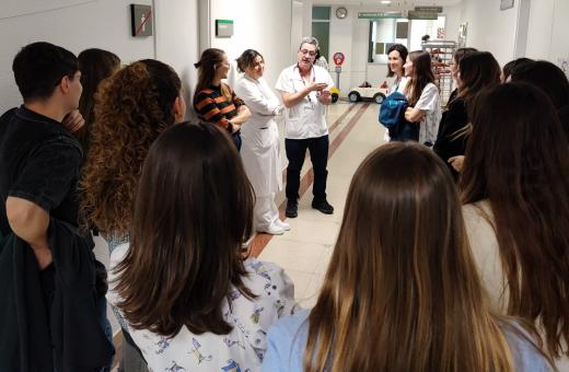 Professionals del Trueta expliquen les característiques del programa formatiu durant la jornada de portes obertes per a futurs residents.