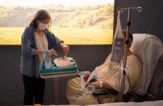 El nou protocol d'actuació de la UCI del Trueta contempla la participació dels familiars del pacient participen en determinades actuacions vinculades al procés de recuperació