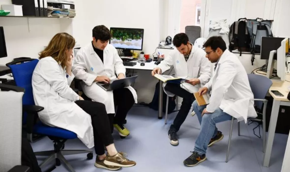 L'equip d-HEALTH vinculat al Trueta, durant la seva estada a l'àrea d'endoscòpia digestiva.