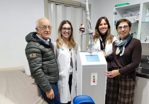 Responsables de la nova consulta per tractar seqüeles ginecològiques en pacients oncològiques amb responsables de la Fundació Oncolliga Girona i de l'Oncotrail