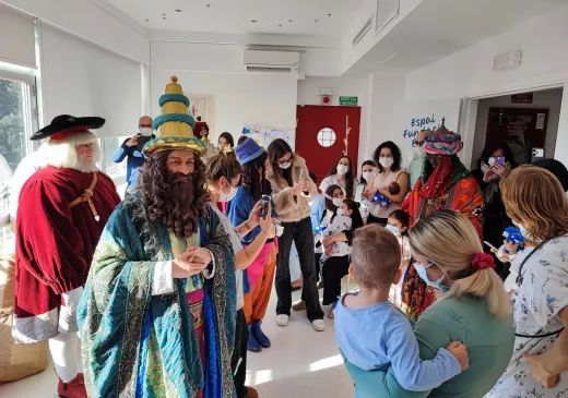 Visita dels Tres Reis a l'àrea de Pediatria de l'Hospital Trueta