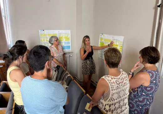 Una de les sessions de la primera fase del projecte A Prop amb representats d'equips d'atenció primària de l'ICS Girona